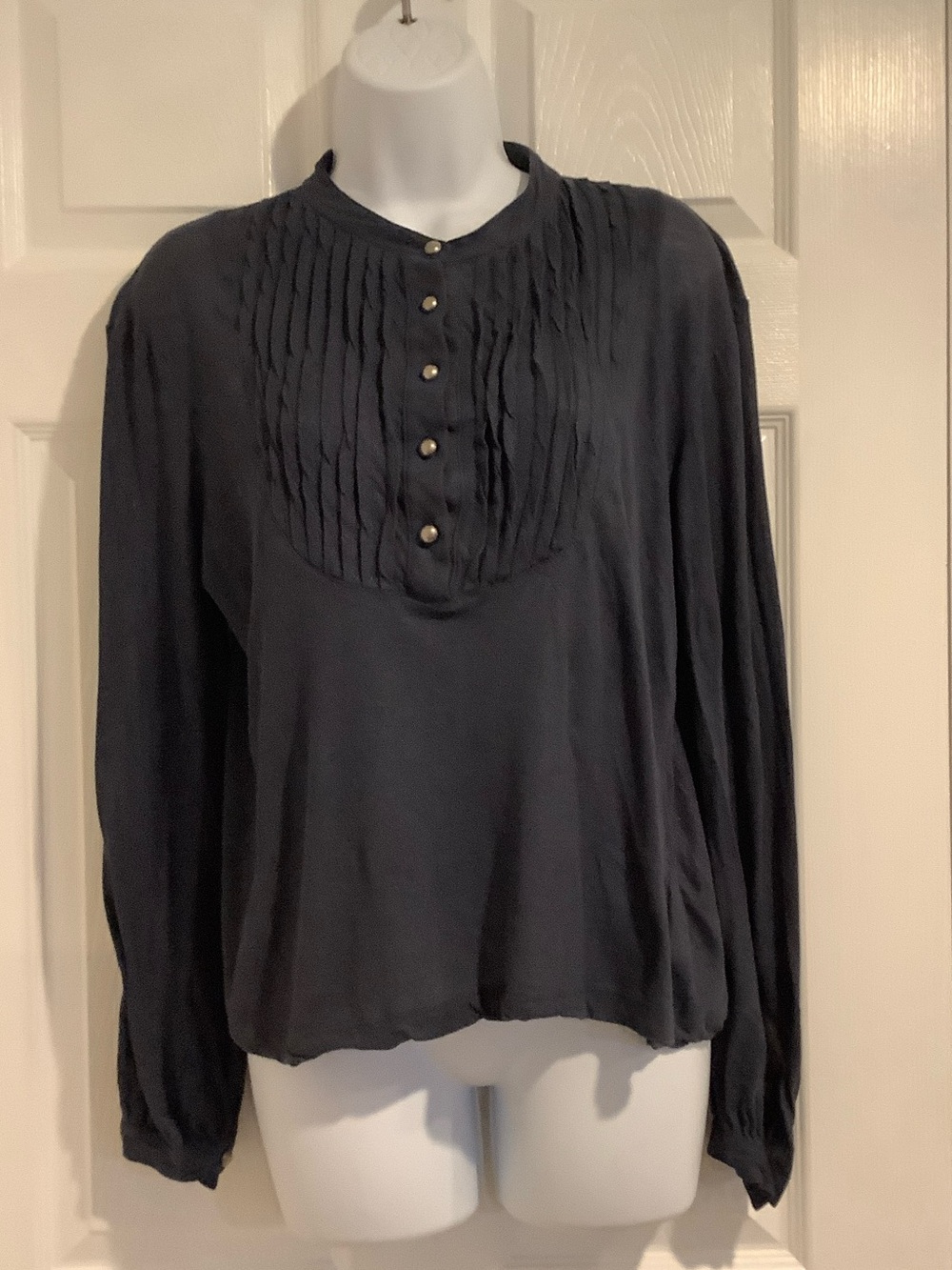 TORY BURCH 100% Cotton Shimmery Navy Blue Tuxedo Pleat Capsule
Brass Button Top